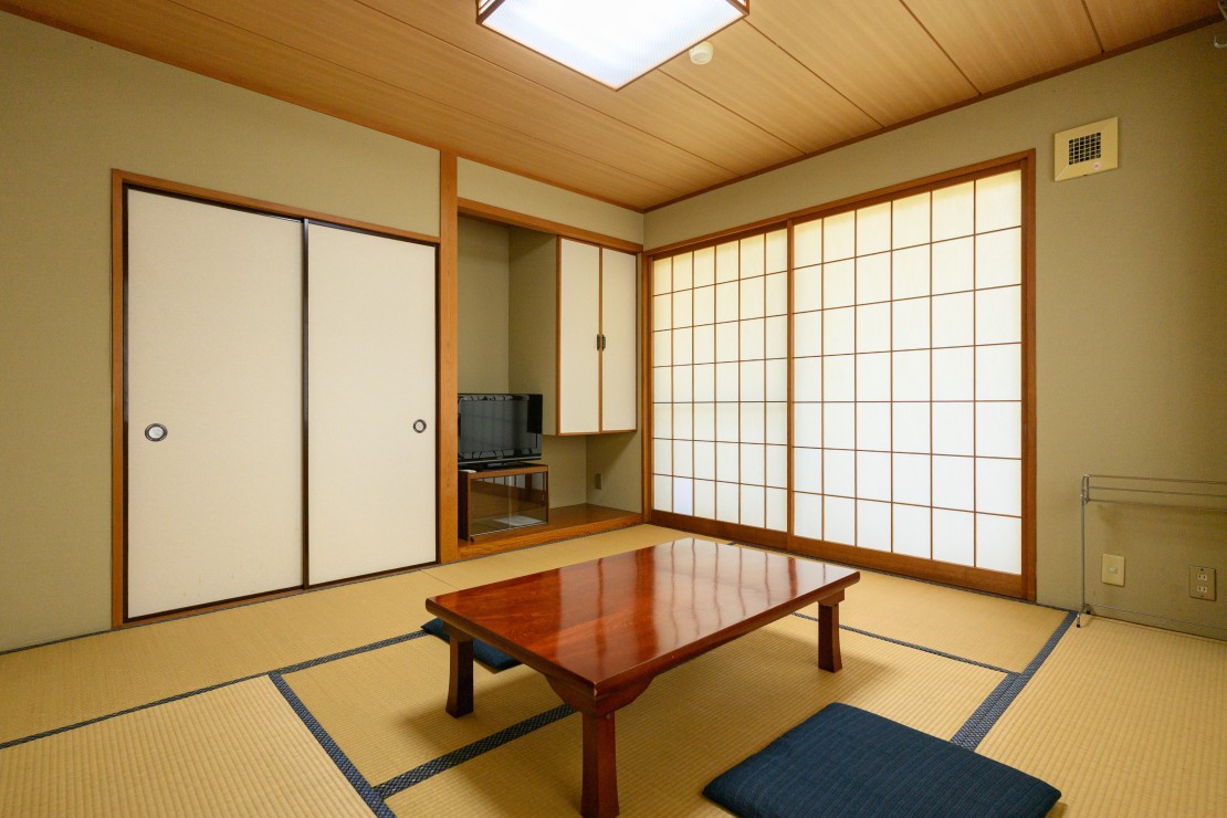 無限館｜静岡県・伊豆高原｜客室は清潔感ある和室をご用意。