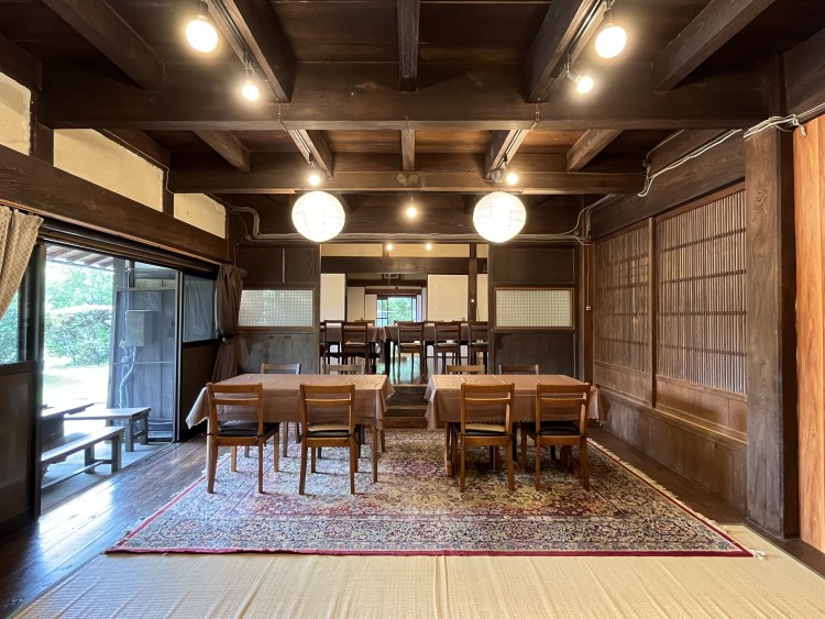 千葉県 勝浦・鴨川のコテージ｜中野屋・母屋の写真：広々したレトロな空間