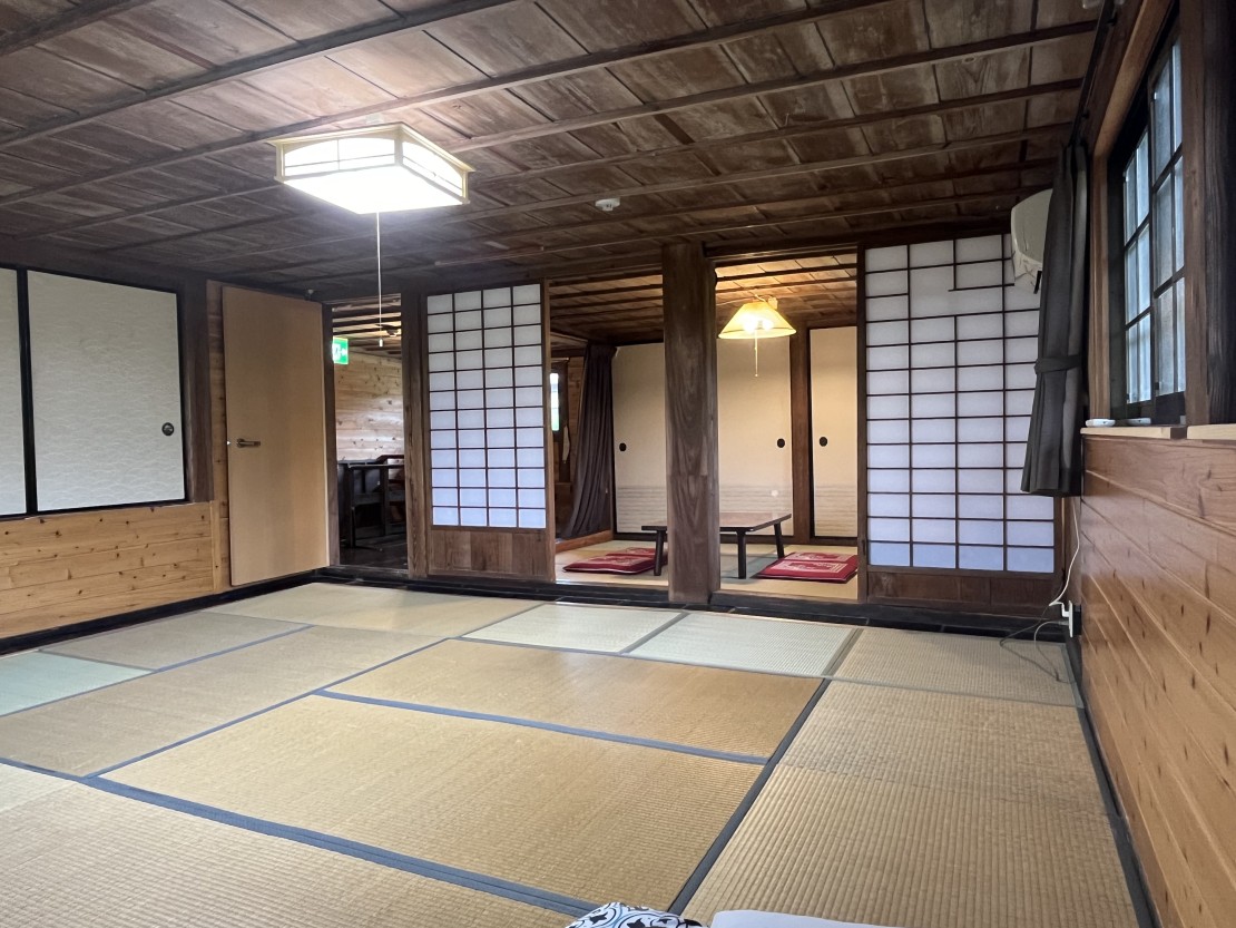 中野屋・母屋｜千葉県・勝浦・鴨川｜隠し部屋の様な2階
*お布団14組以上で無料、又はオプション￥3,300にてご用意いたします。