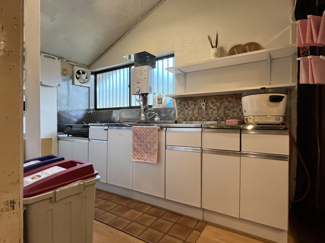 中野屋・母屋｜千葉県・勝浦・鴨川｜シンク＆ガス台は2か所あります