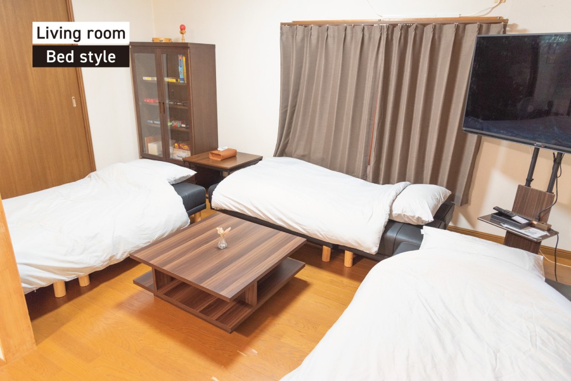 f life house｜福島県・郡山｜リビングのソファベッド（3名就寝時）