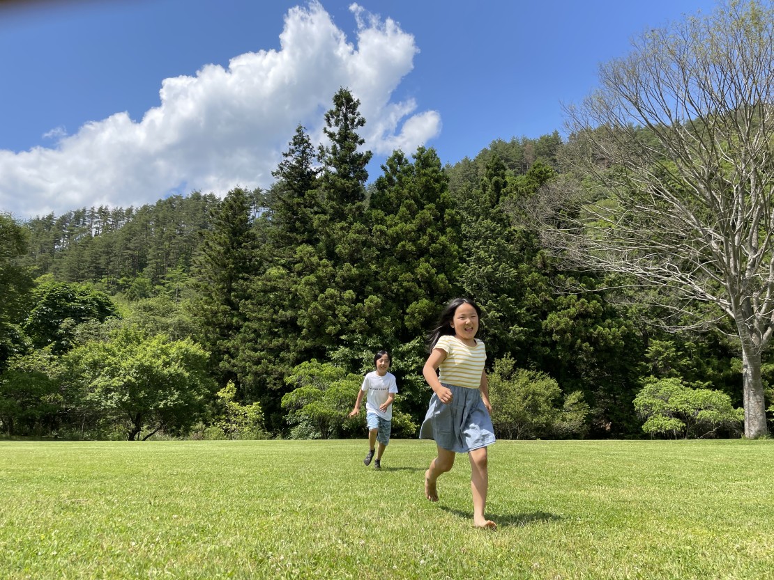 WORKATION RESORT THE FOREST｜山梨県・大月・都留｜芝生一面の広場でのびのびと遊ぼう！