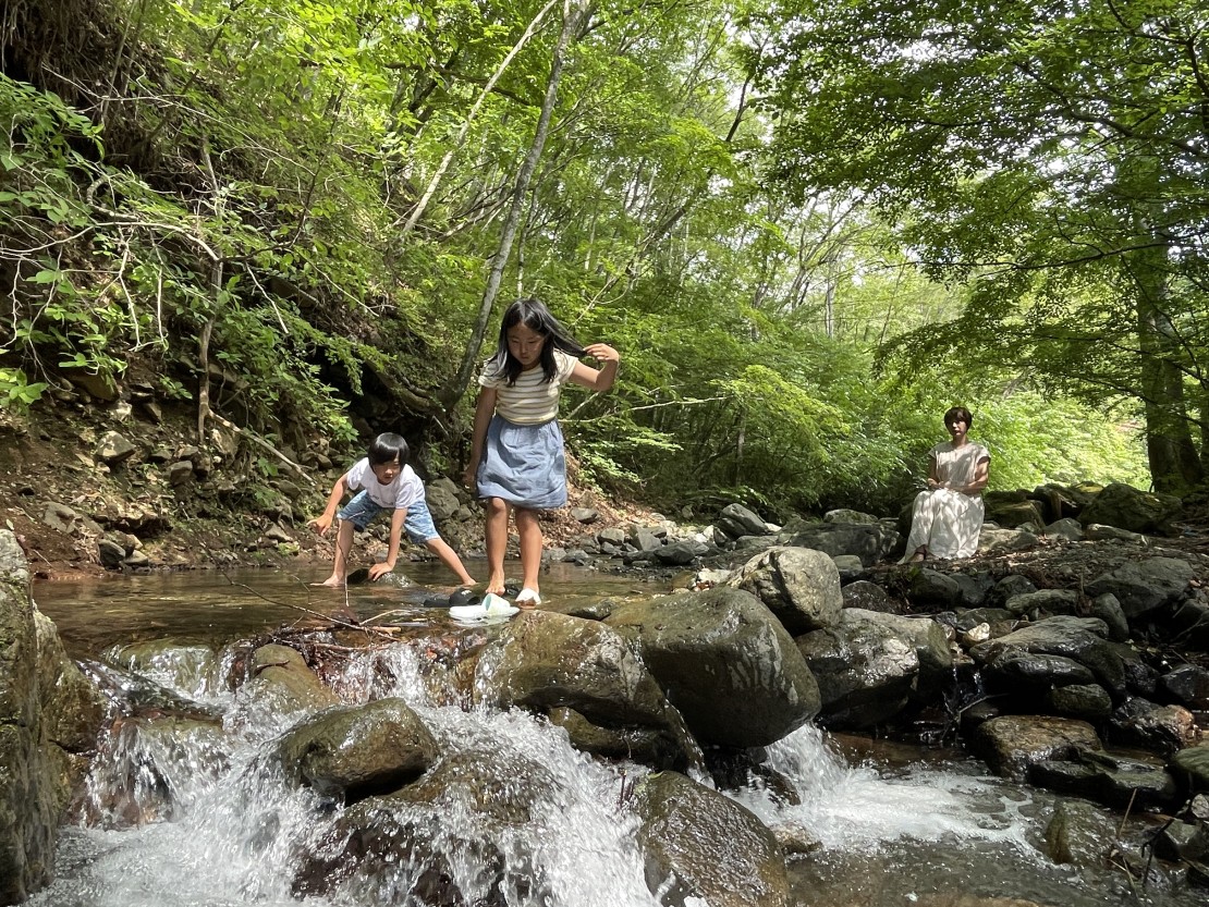 WORKATION RESORT THE FOREST｜山梨県・大月・都留｜飲めるくらいの綺麗な渓流は徒歩30秒。
