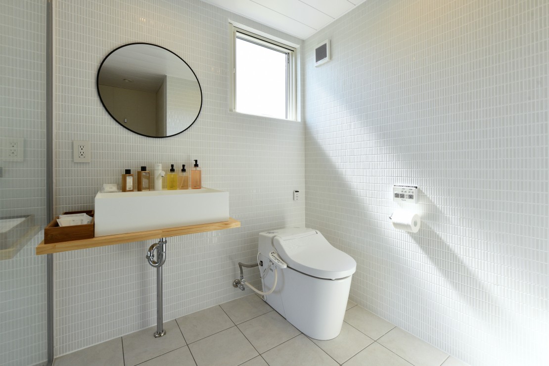 BON-MAL TREE｜千葉県・勝浦・鴨川｜明るいバスルーム