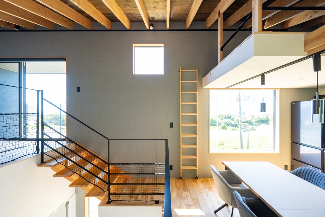 BON-MAL HOLIDAY｜千葉県・勝浦・鴨川｜ステップフロアが特徴的なデザイナーズハウス