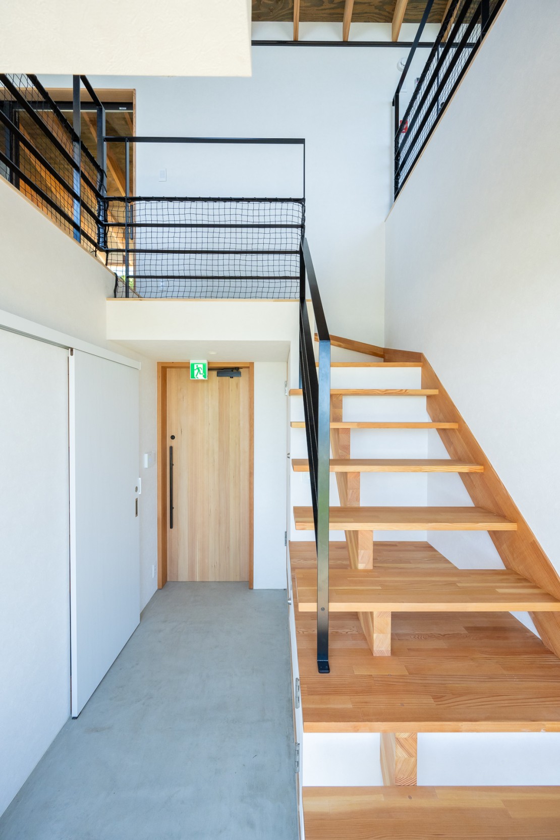 BON-MAL HOLIDAY｜千葉県・勝浦・鴨川｜明るい吹き抜けがお出迎え