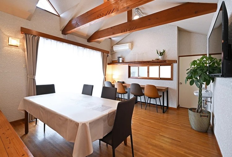 千葉県 勝浦・鴨川のコテージ｜HIROBA　BY　BON-MALの写真：広々としたリビングで団らん