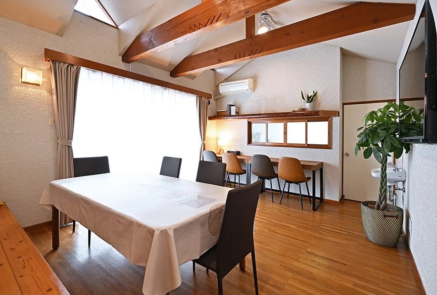 千葉県 勝浦・鴨川のコテージ｜HIROBA　BY　BON-MALの写真：天井の高い広々リビングダイニング