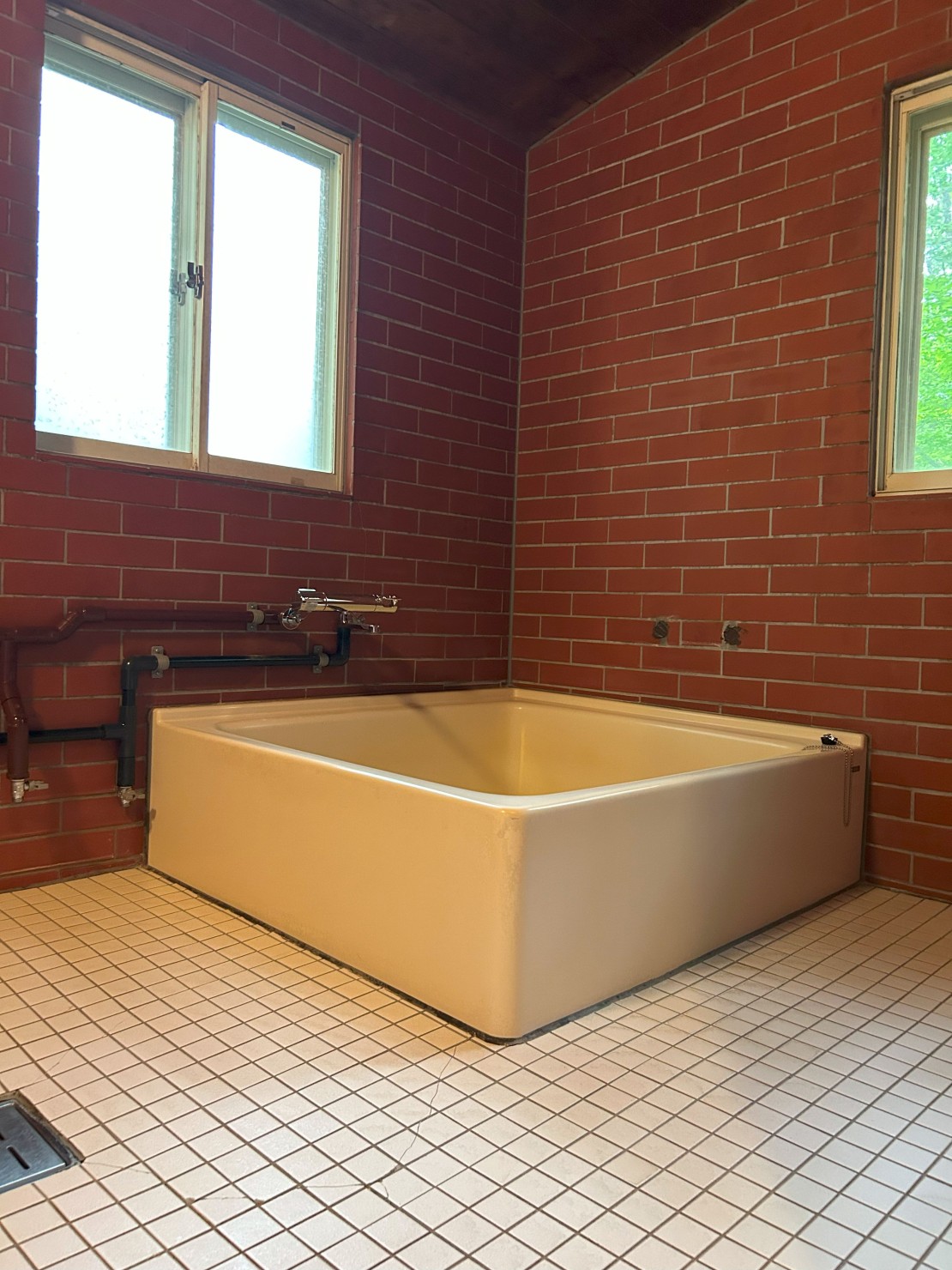 那須アニバーサリー｜栃木県・那須・板室｜レンガ壁のお風呂