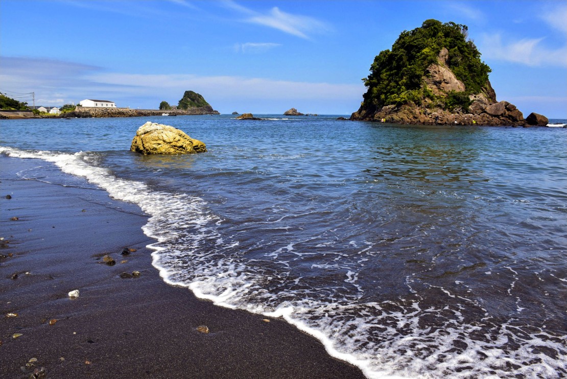 バケーションホーム＆アトリエール VILLA PINECOVE｜千葉県・館山・南房総｜坂を下って海岸線に降り立つと、そこはまるであなただけのプライベートビーチ。