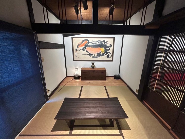 愛知県 三河のコテージ｜UTSUWA【器】の写真：畳に寝転んでリラックス