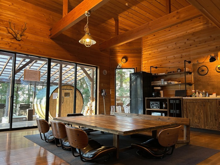 山梨県 大月・都留のコテージ｜ぽつんと荘道志の写真：大きなリビング