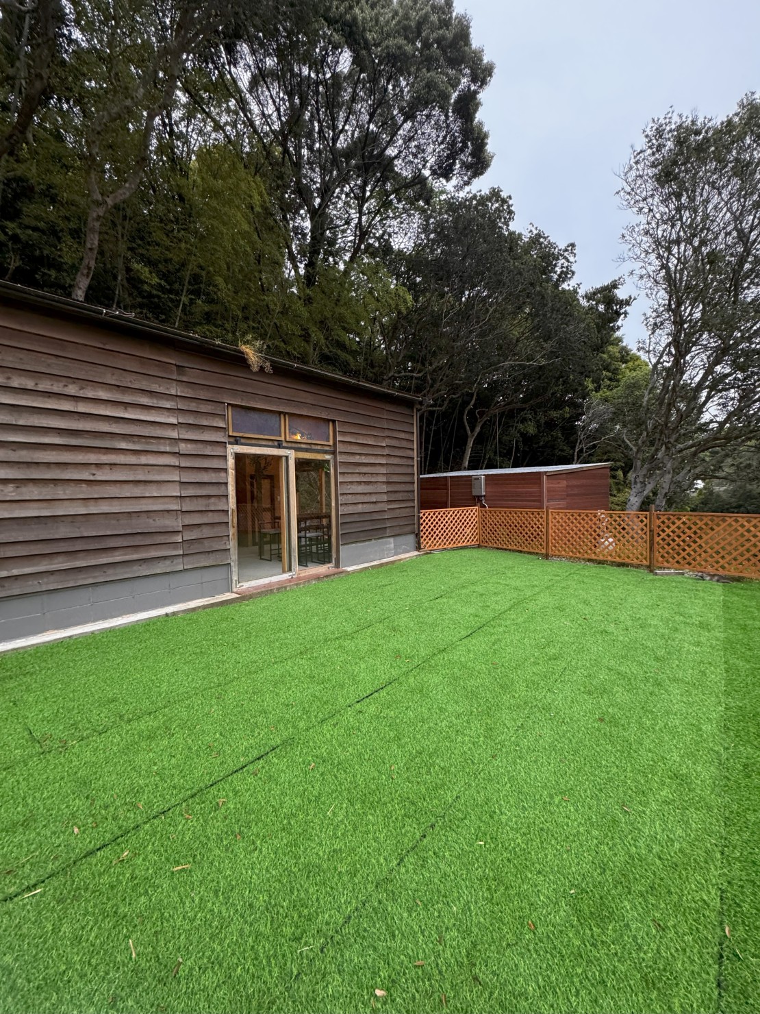 和歌山県 有田・御坊・日高のコテージ｜ボートハウスの写真：ドッグラン＆入口