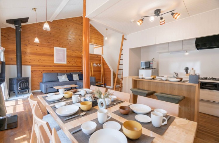 栃木県 那須・板室のコテージ｜那須高原villa  こはるの森の写真：リビング・キッチン