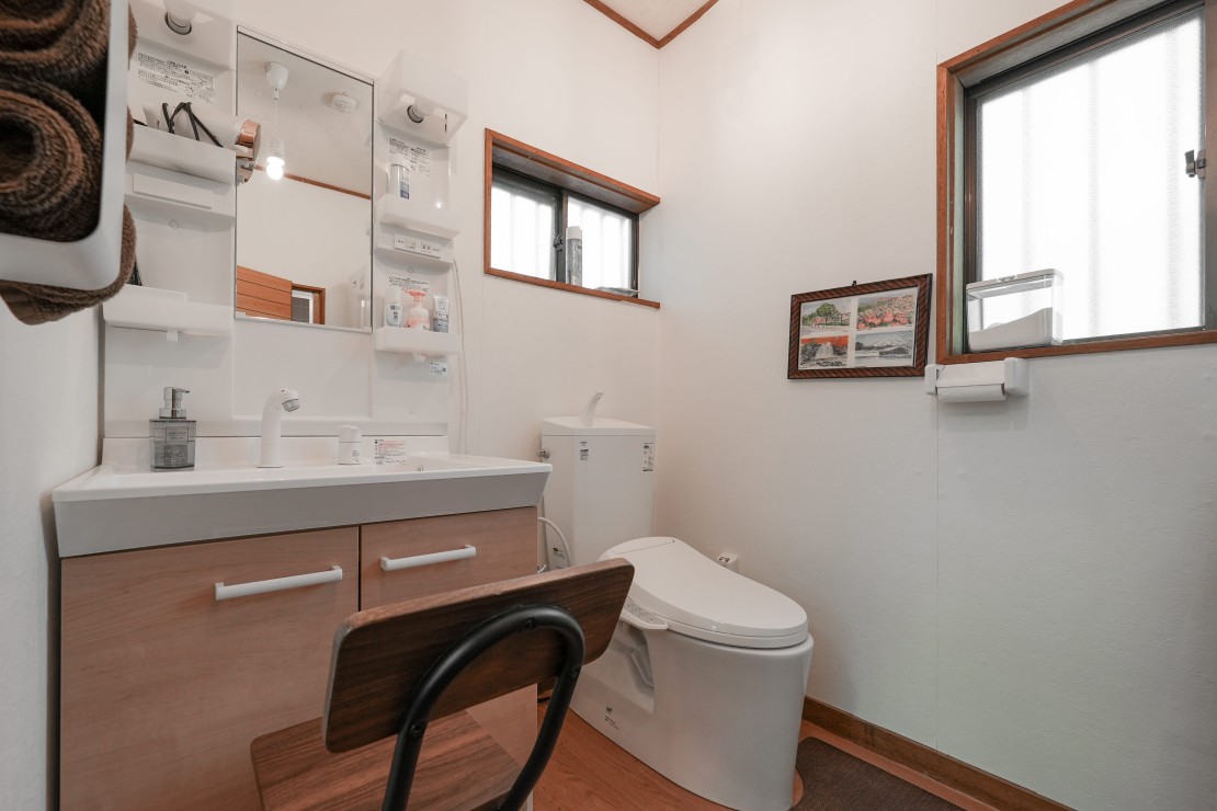 アウトドアアドベンチャー北軽井沢｜群馬県・北軽井沢・嬬恋・万座｜洗面台、ウォシュレットトイレ