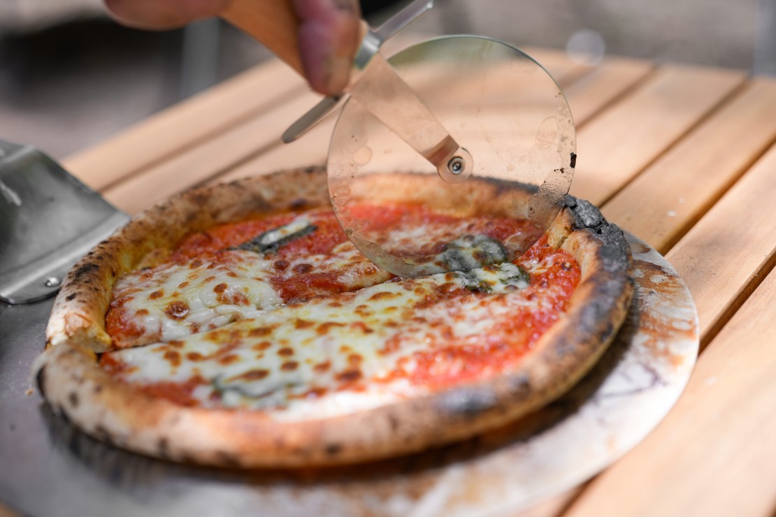 アウトドアアドベンチャー北軽井沢｜群馬県・北軽井沢・嬬恋・万座｜焼きたてピザをお楽しみください