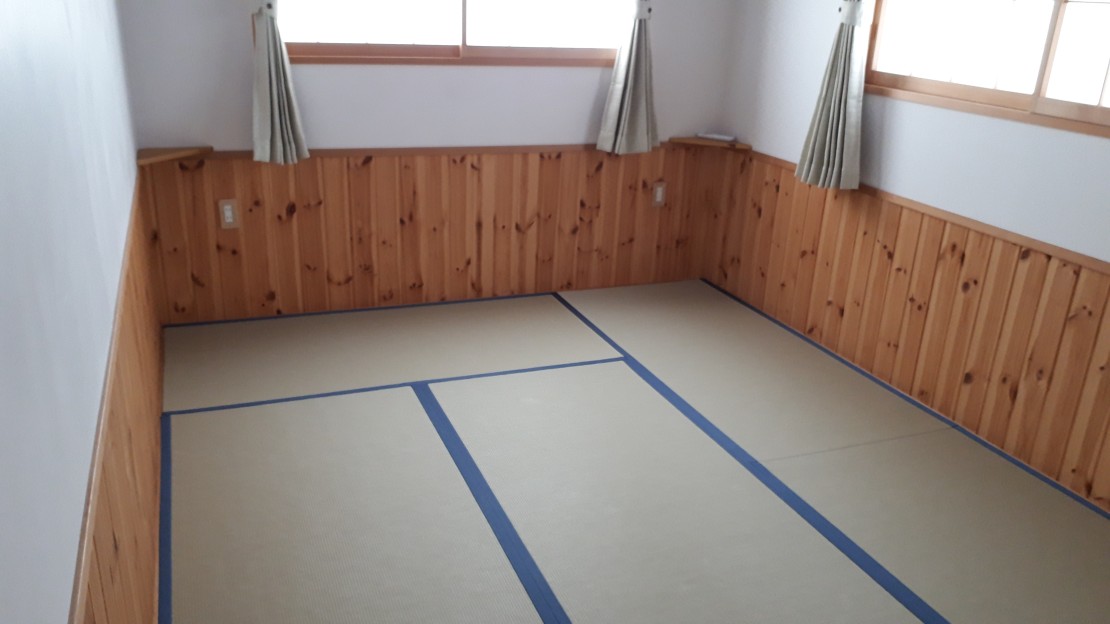 貸別荘　オレンジ・キャビン｜山梨県・河口湖・西湖・富士吉田・精進湖・本栖湖｜【インディゴ】 1階 寝室　