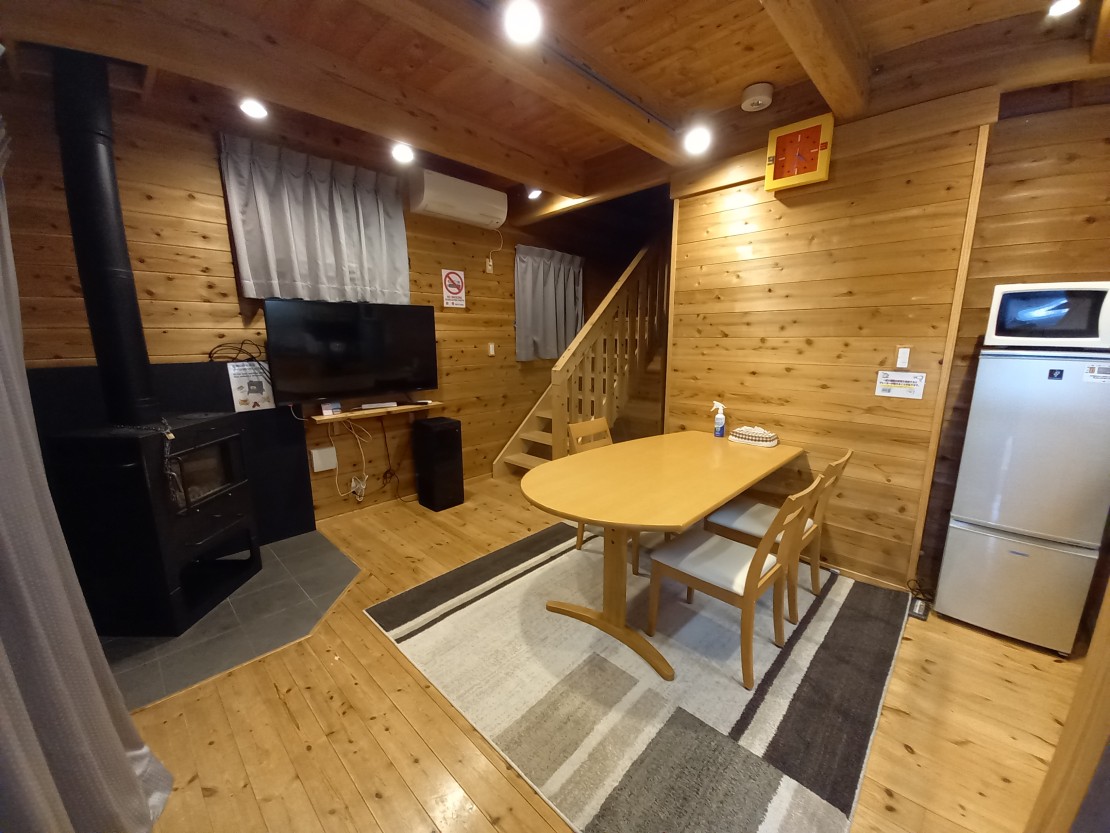 貸別荘　オレンジ・キャビン｜山梨県・河口湖・西湖・富士吉田・精進湖・本栖湖｜【スタンダード】 LDK