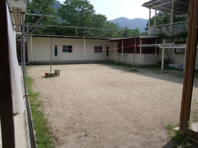 兵庫県 姫路・赤穂・播磨のコテージ｜ポパイテンキャンプ場　ガーデンハウス(1棟貸切)の写真：中庭