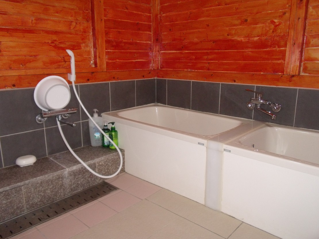 ポパイテンキャンプ場　ガーデンハウス(1棟貸切)｜兵庫県・姫路・赤穂・播磨｜浴室。