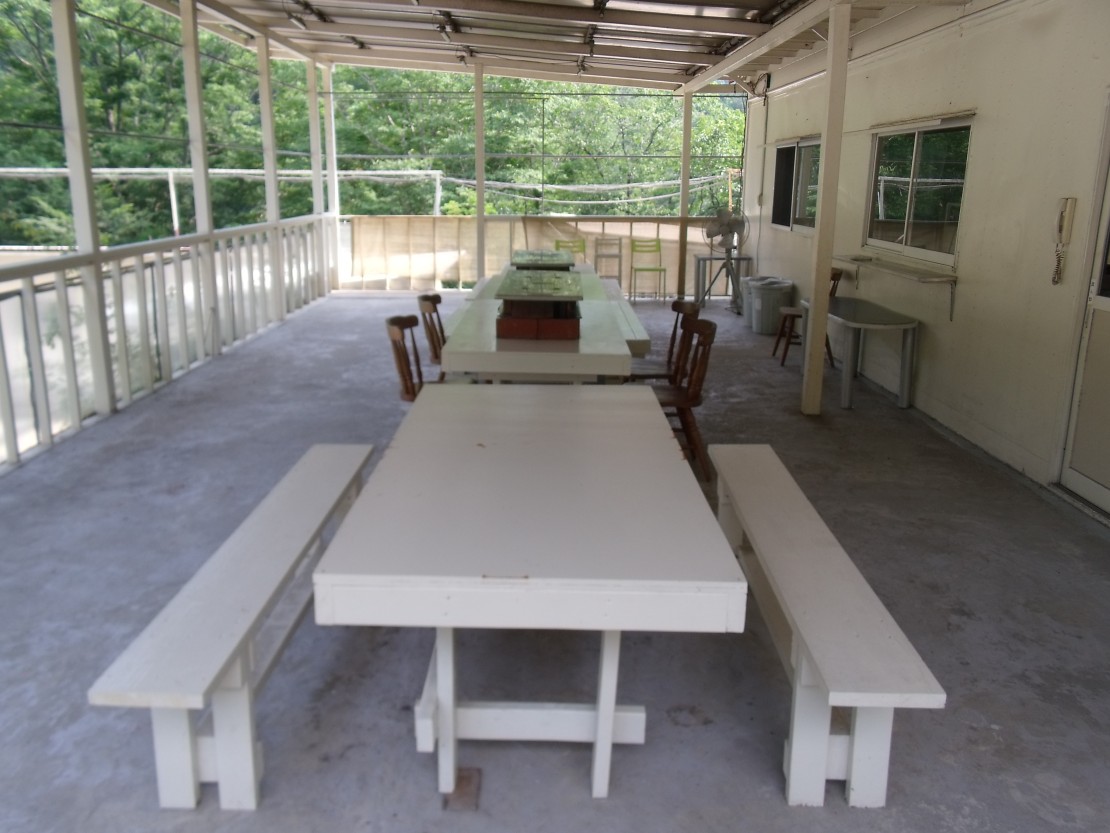 ポパイテンキャンプ場　ガーデンハウス(1棟貸切)｜兵庫県・姫路・赤穂・播磨｜２F、BBQテラス