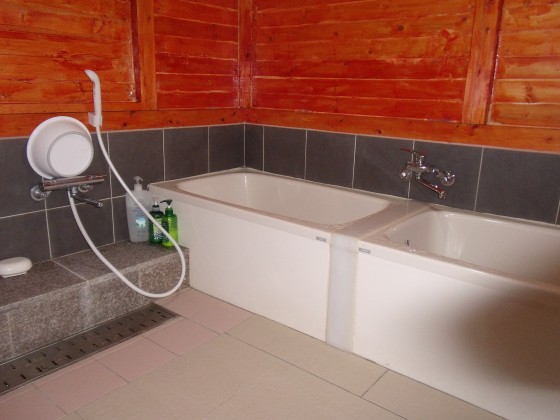 兵庫県 姫路・赤穂・播磨の貸別荘・コテージ｜ポパイテンキャンプ場　ガーデンハウス(1棟貸切)：バス・トイレ