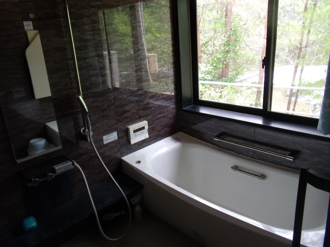 ポパイテンキャンプ場　アイボリーハウス(1棟貸切)｜兵庫県・姫路・赤穂・播磨｜浴室。シャンプー、リンス、ボディソープは揃えてあります。