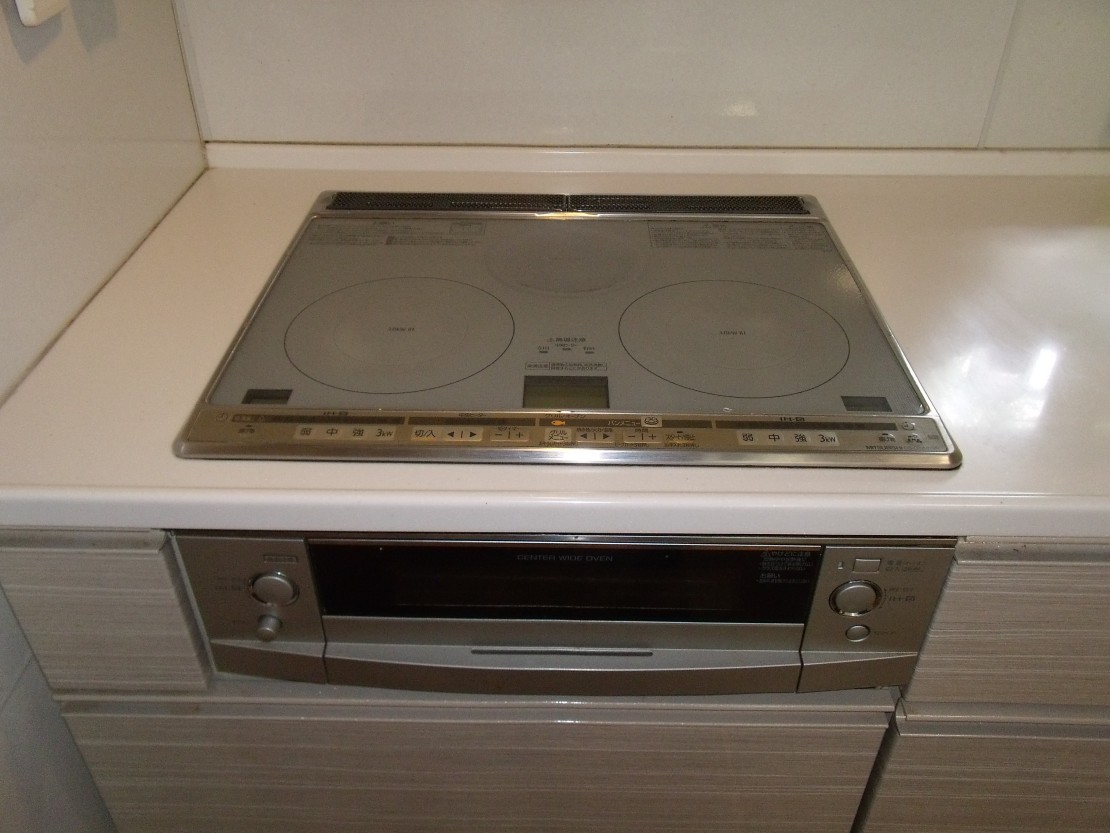 ポパイテンキャンプ場　アイボリーハウス(1棟貸切)｜兵庫県・姫路・赤穂・播磨｜IHコンロ。対応の鍋、フライパン類は揃えてあります。