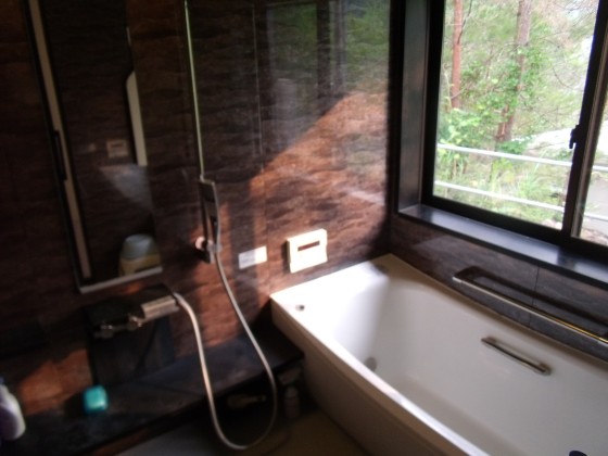 兵庫県 姫路・赤穂・播磨の貸別荘・コテージ｜ポパイテンキャンプ場　アイボリーハウス(1棟貸切)：バス・トイレ