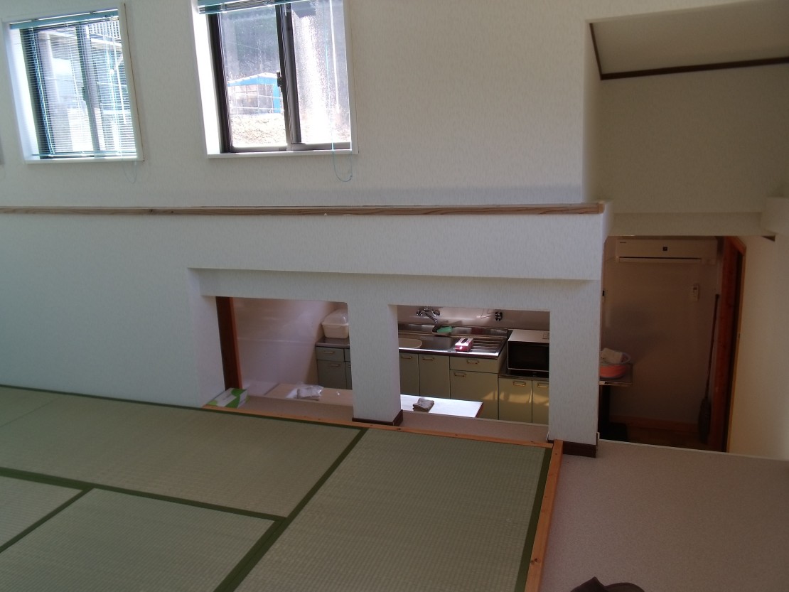 ポパイテンキャンプ場　ラッキーハウス(1棟貸切)｜兵庫県・姫路・赤穂・播磨｜和室1とダイニングはこのように繋がっています