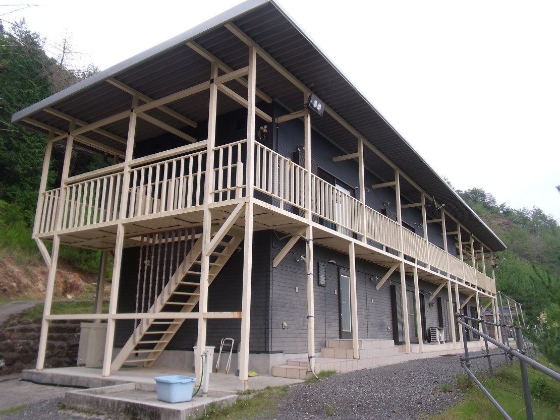 兵庫県 姫路・赤穂・播磨のコテージ｜ポパイテンキャンプ場　ゴールドハウス(1棟貸切)の写真：施設外観