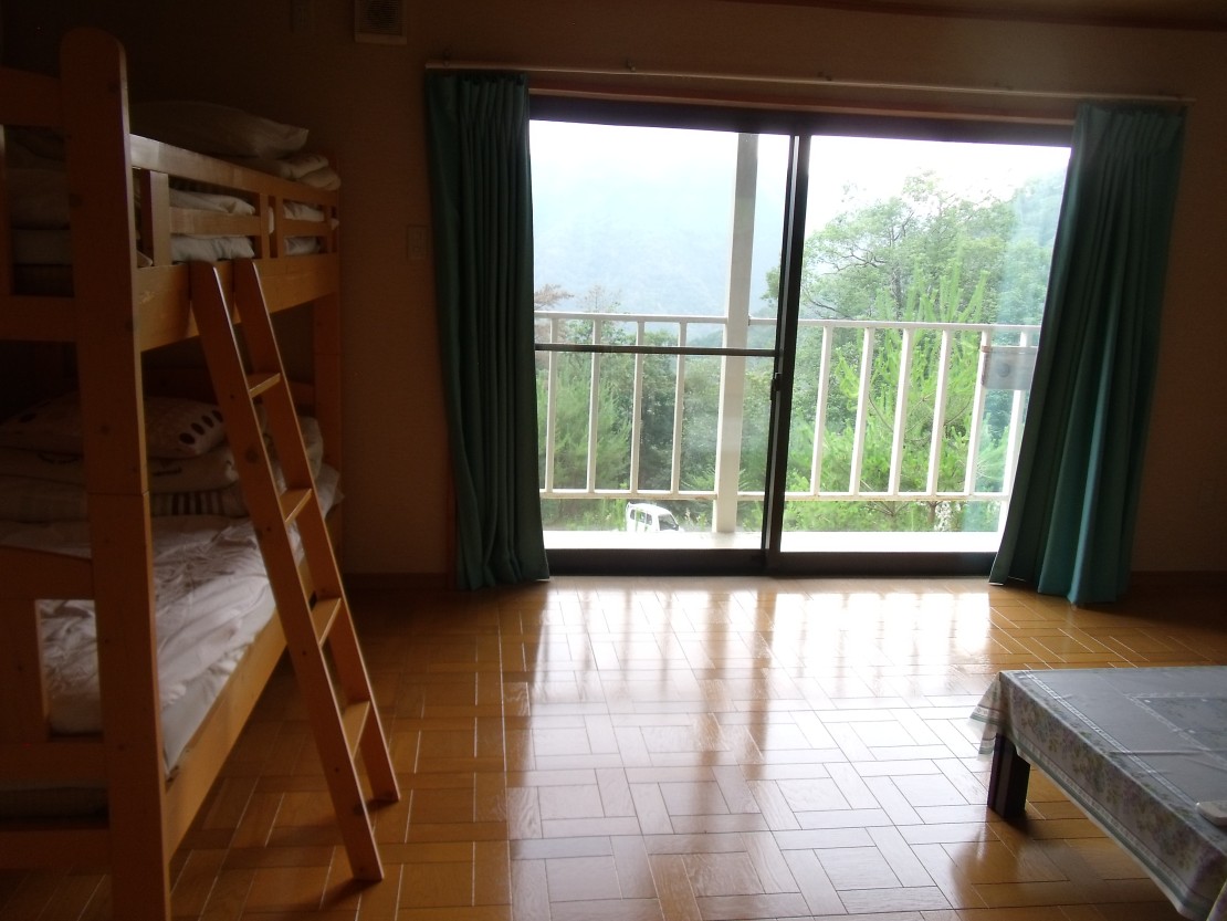 ポパイテンキャンプ場　ゴールドハウス(1棟貸切)｜兵庫県・姫路・赤穂・播磨｜2F洋室