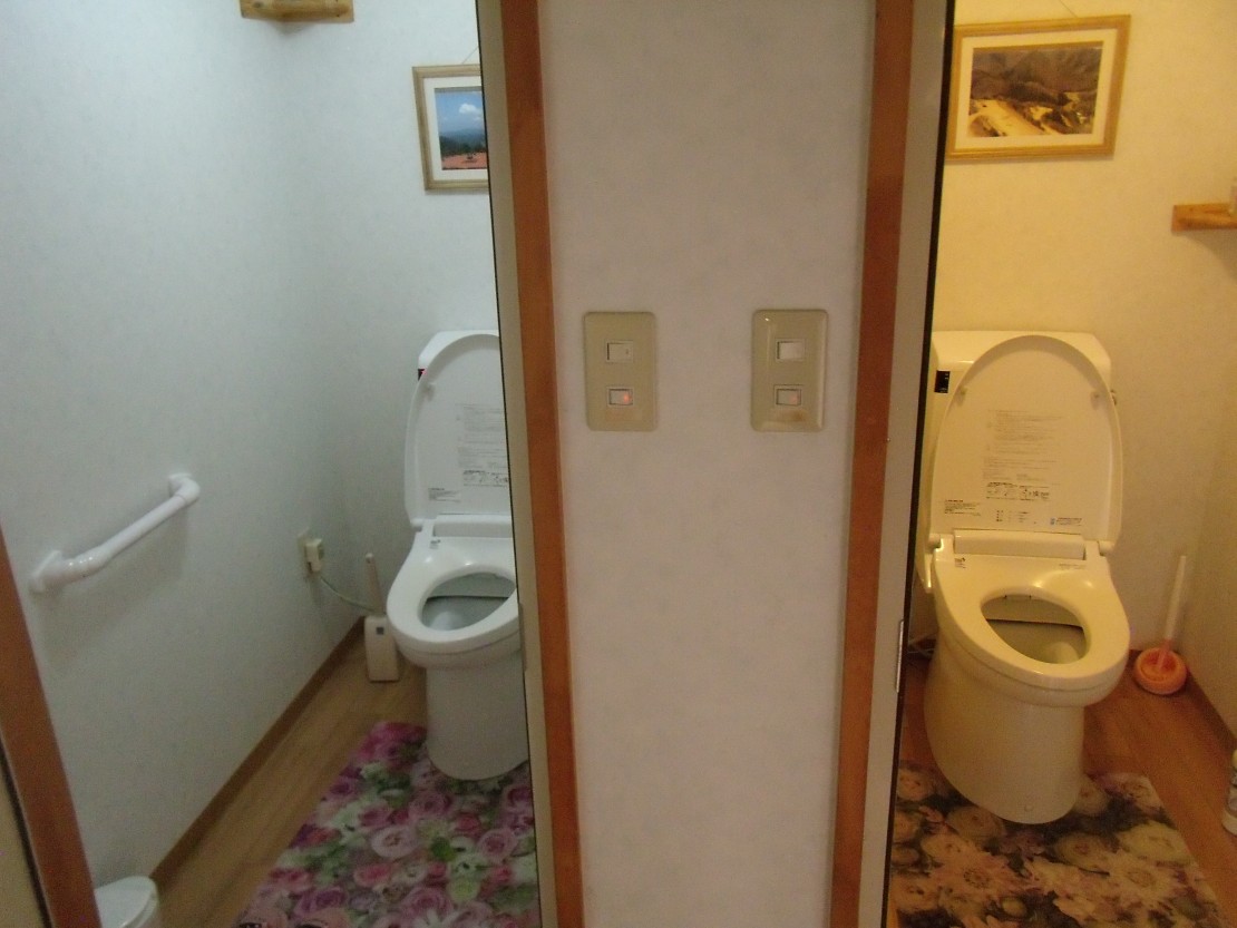 ポパイテンキャンプ場　ゴールドハウス(1棟貸切)｜兵庫県・姫路・赤穂・播磨｜トイレ。男女別にあります。