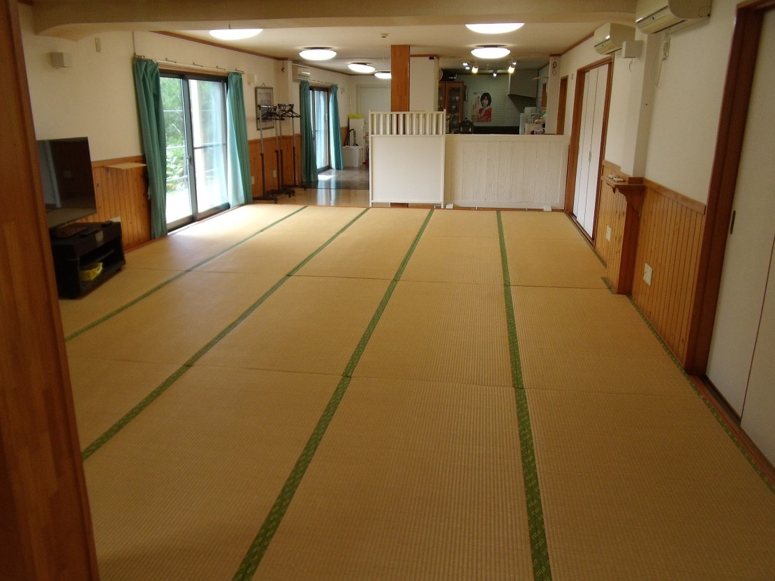 ポパイテンキャンプ場　ゴールドハウス(1棟貸切)｜兵庫県・姫路・赤穂・播磨｜大広間別角度