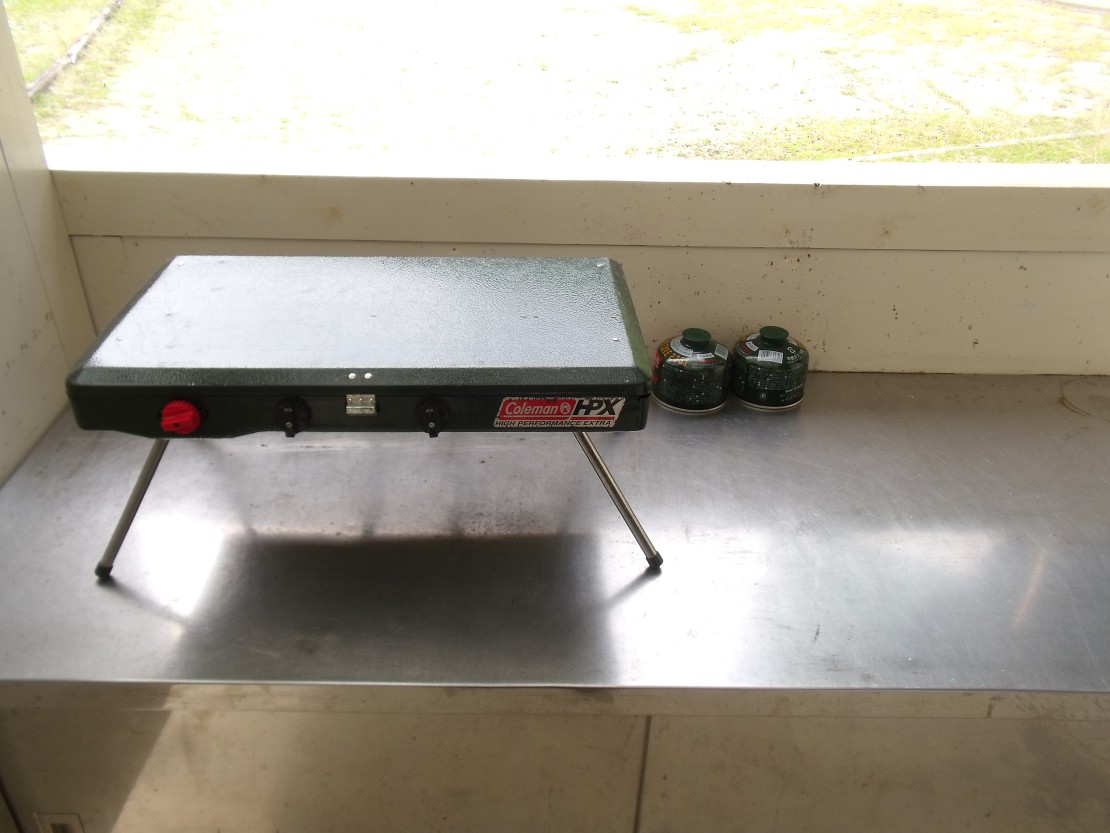 ポパイテンキャンプ場　バスハウス(1棟貸切)｜兵庫県・姫路・赤穂・播磨｜ガスコンロで簡単な調理ができます。ボンベは無料です