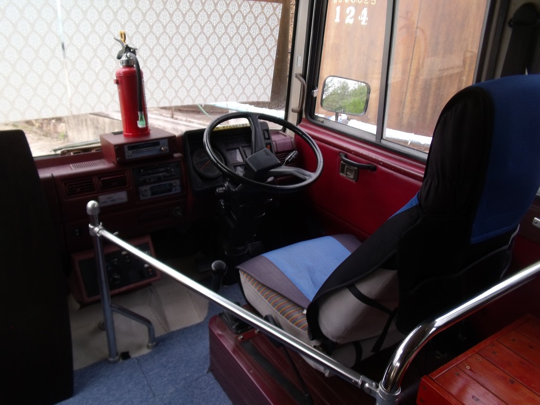 ポパイテンキャンプ場　バスハウス(1棟貸切)｜兵庫県・姫路・赤穂・播磨｜運転席