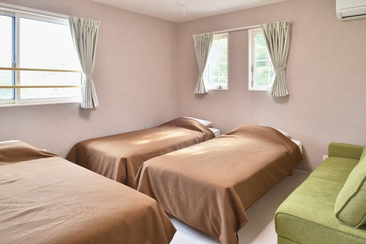 石川県 輪島・能登のコテージ｜家族コテージ ノトイエ　３号棟そよかぜの写真：寝室