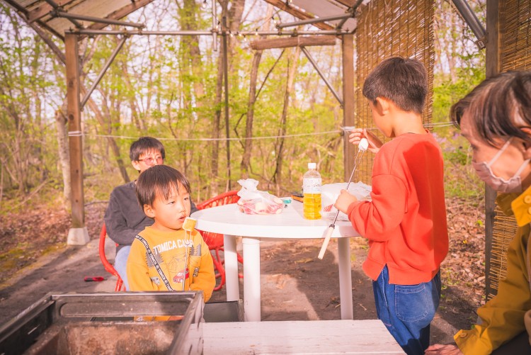 群馬県 北軽井沢・嬬恋・万座のコテージ｜クラレンスの写真：森に囲まれてBBQや焚き火をお楽しみください。