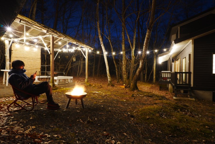 群馬県 北軽井沢・嬬恋・万座のコテージ｜クラレンスの写真：森に囲まれての焚き火をお楽しみください。