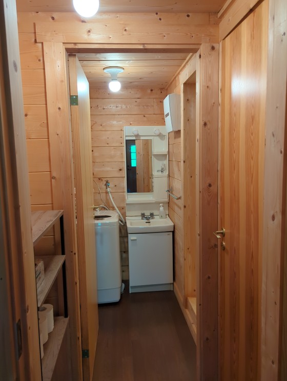 長野県 八ヶ岳・富士見・原村・野辺山・小海の貸別荘・コテージ｜リスの家：ランドリー