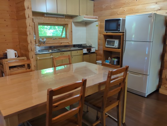 長野県 八ヶ岳・富士見・原村・野辺山・小海の貸別荘・コテージ｜リスの家：キッチン