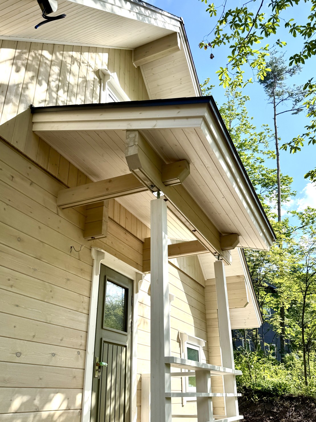 Second House kukka (クッカ）｜群馬県・北軽井沢・嬬恋・万座｜モスグリーンの扉を開けたら、素敵な森ステイの始まり。。。