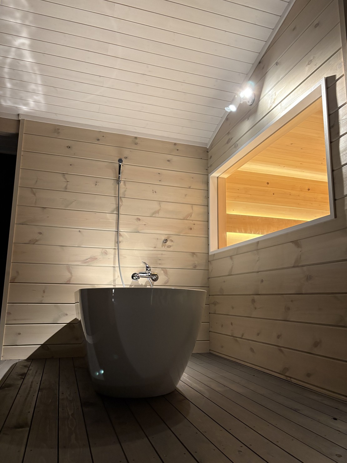 Second House kukka (クッカ）｜群馬県・北軽井沢・嬬恋・万座｜夜は虫の音を聞きながら、静かなひと時をお過ごしください。