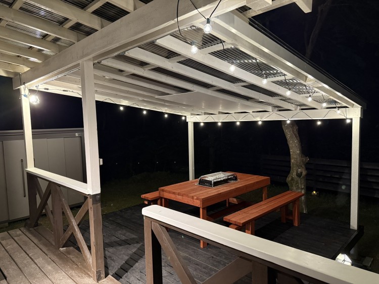 栃木県 那須・板室のコテージ｜コテージ３３の写真：屋根付きテラス（照明付き）