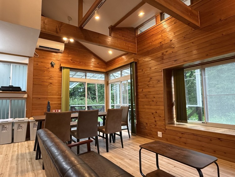 栃木県 那須・板室のコテージ｜コテージ３３の写真：リビンングダイニング