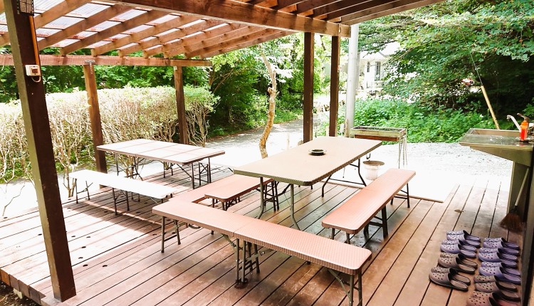栃木県 那須・板室のコテージ｜那須の貸別荘　コテージ7（ナナ）　V棟の写真：広々屋根付きウッドデッキ