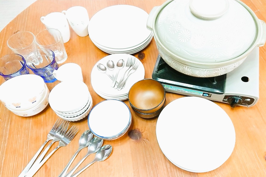 那須の貸別荘　コテージ7（ナナ）　V棟｜栃木県・那須・板室｜食器類の一部・BBQ用使い捨て網・トング・チャッカマン等もご用意しています。