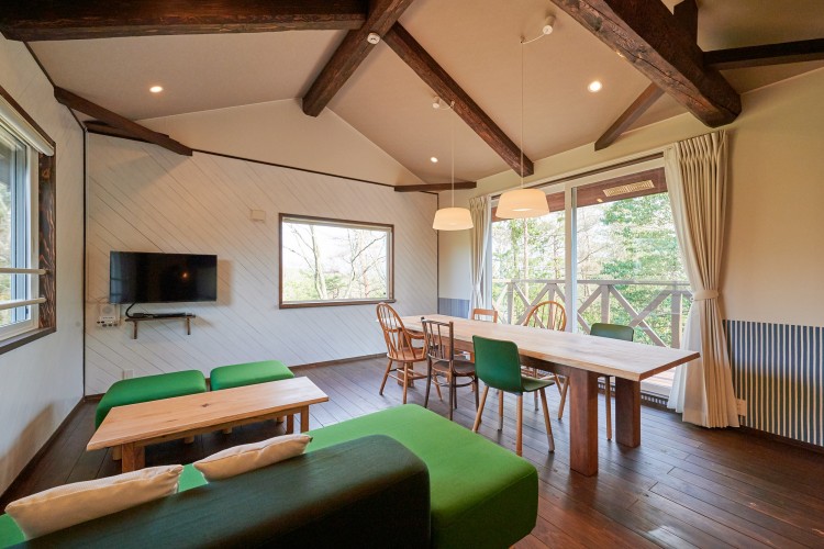 石川県 輪島・能登のコテージ｜家族コテージ ノトイエ ６号棟セジュールの写真：おしゃれで開放的なリビングです。