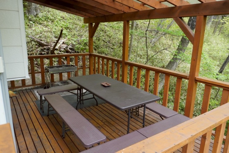 栃木県 那須・板室のコテージ｜そら豆ん家の写真：屋根付きウッドデッキ