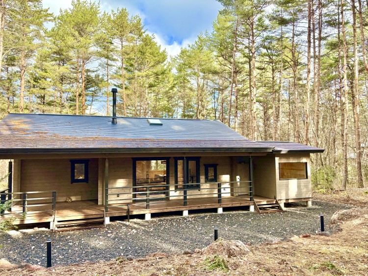 群馬県 北軽井沢・嬬恋・万座のコテージ｜Second House LUONTOの写真：静かな森の中に流れる 自分たちだけの北欧時間
